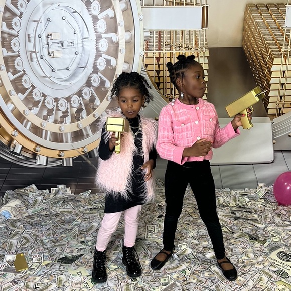 It’s For The Little Divas, jewelry and bags all the accessories you need show!!👛 - Picture 16 of 16